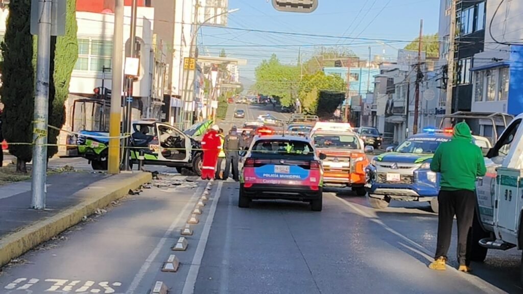 Taxista fallece y policía resulta herida tras choque en blvr. 5 de mayo