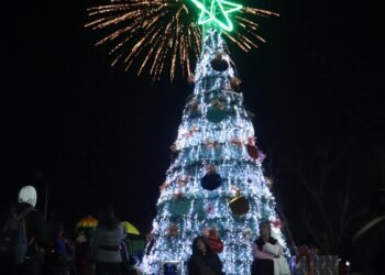 El Encendido del Árbol Navideño Iluminó Chiautzingo con Alegría y Unión