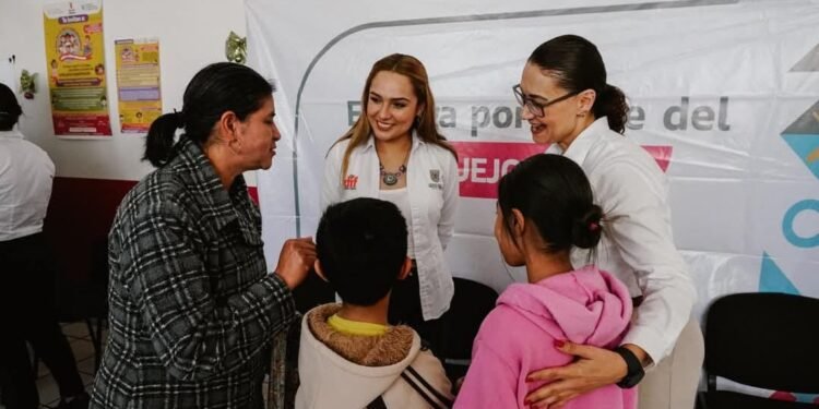 Entrega de lentes a niños y jóvenes de Huejotzingo en jornada visual