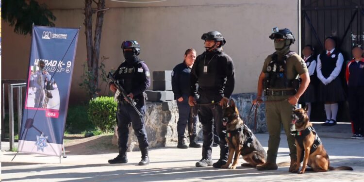 Demostración Canina K9 en la Secundaria Emperador Cuauhtémoc de Chiautzingo