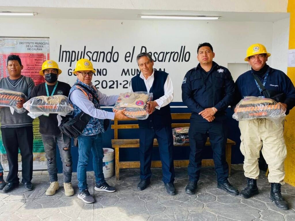 Agradecen a Presidente de Calpan por Nuevos Uniformes para Policías y Protección Civil