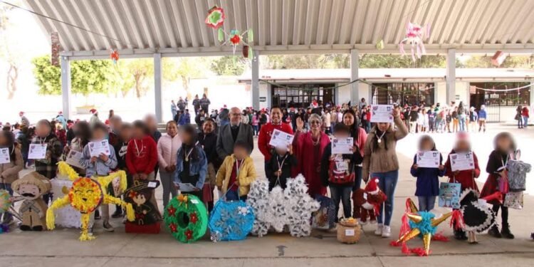 Concurso de Piñatas Resalta Creatividad Estudiantil en San Pedro Cholula