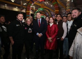 Gobernador Armenta y Michelle Talavera recorren el Festival Navideño Por Amor A Puebla