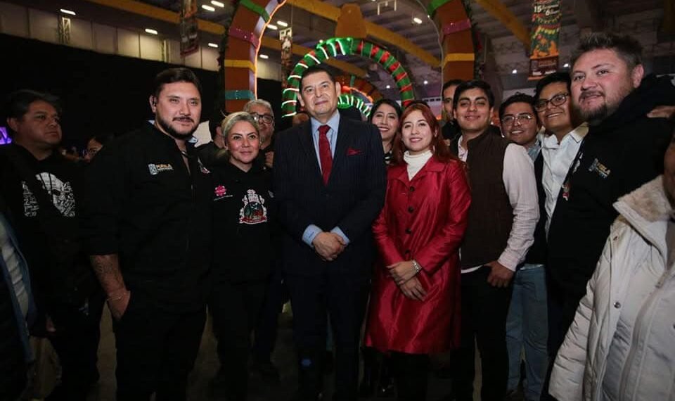 Gobernador Armenta y Michelle Talavera recorren el Festival Navideño Por Amor A Puebla