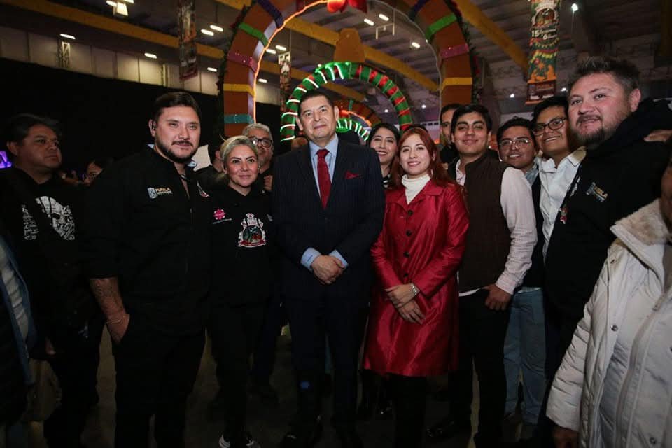 Gobernador Armenta y Michelle Talavera recorren el Festival Navideño Por Amor A Puebla