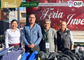 Guadalupe Ortiz entrega abrigos a adultos mayores en Xoxtla