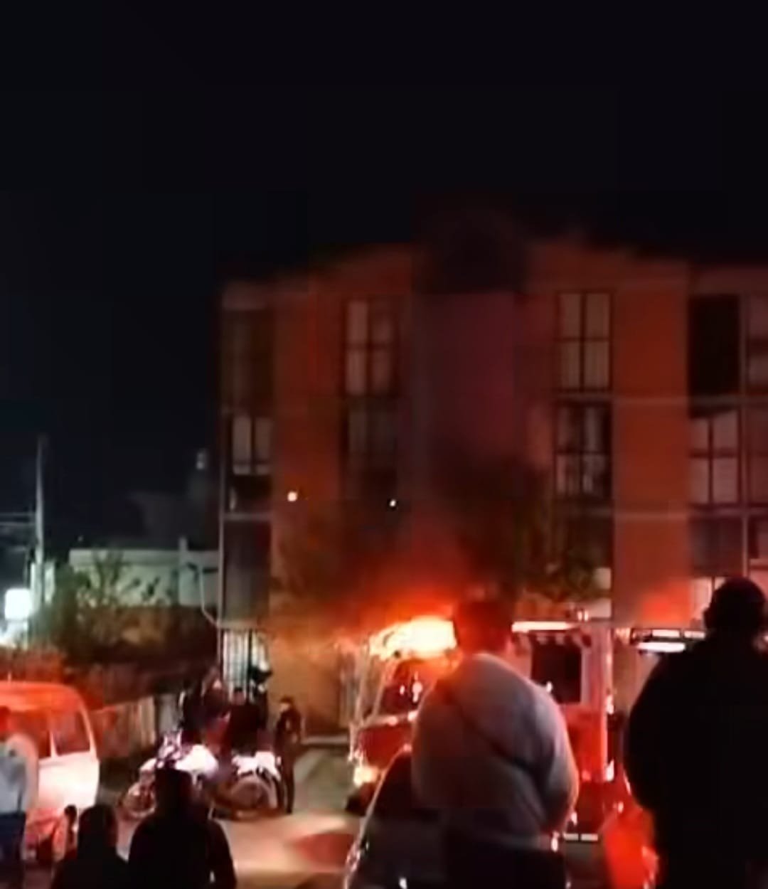 Incendio en edificio de Cuautlancingo deja solo daños materiales