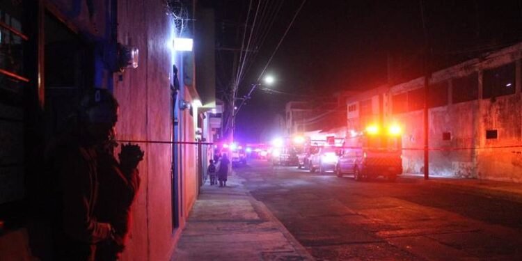 Incendio consume parte de una casona en la colonia Lázaro Cárdenas