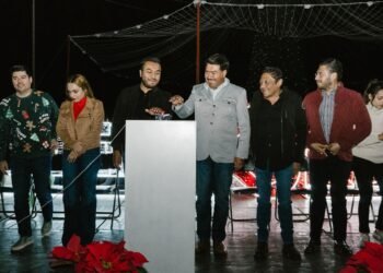Roberto Solis inauguran la "Villa Navideña 2024" en Huejotzingo