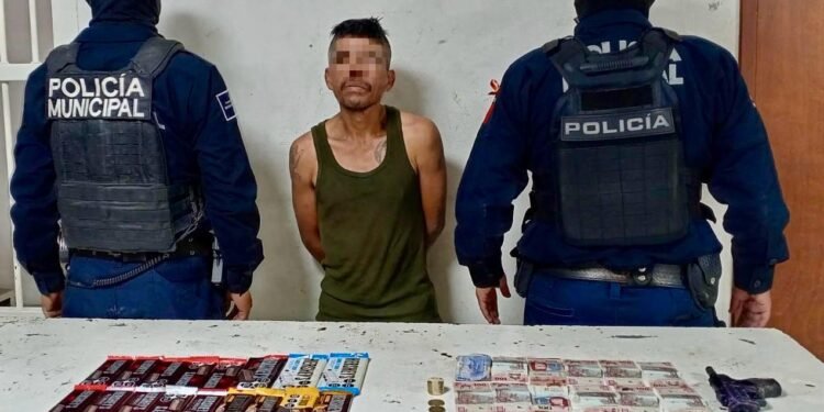 Detienen a presunto ladrón en Cuautlancingo con armas y dinero robado