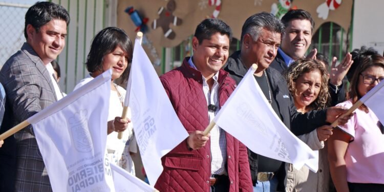 Omar Muñoz da inicio a la obra de techado en la Escuela Aquiles Serdán de Cuautlancingo