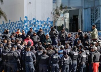 Policías de Cuautlancingo exigen pago de aguinaldo aprobado en administración anterior