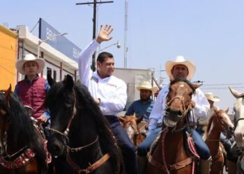 Alejandro Armenta visita Acatlán de Osorio en un acto multitudinario
