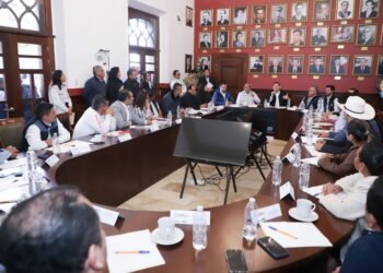 Gobernador Armenta coordina acciones en la Sierra Norte con alcaldes y funcionarios