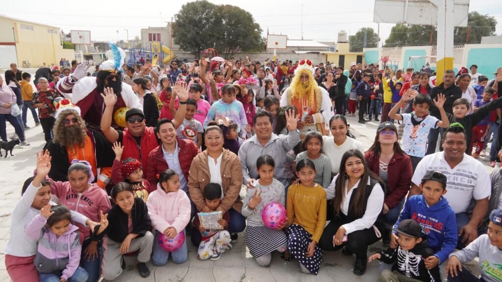 Mateo Hernández celebra el Día de Reyes con juguetes en más de 30 comunidades de Tecamachalco