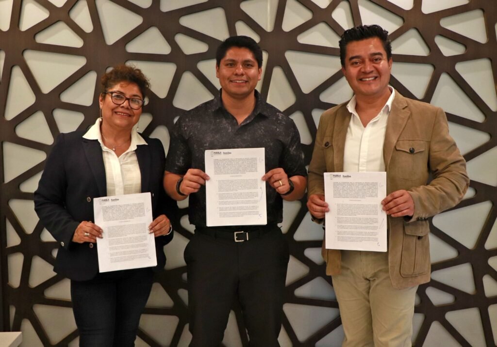 Omar Muñoz firma convenio con DIF estatal para fortalecer la alimentación infantil en Cuautlancingo