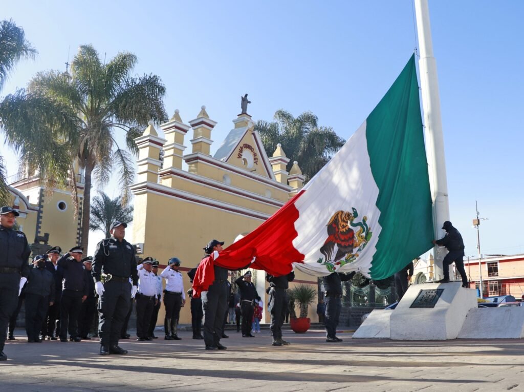 Cuautlancingo conmemora el Día de la Bandera con llamado a la unidad y el progreso