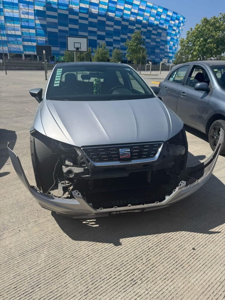 Roban autos de maestros en el Estadio Cuauhtémoc