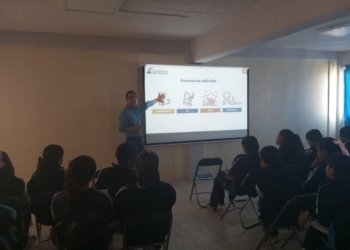 Policía de Juan C. Bonilla da plática sobre prevención de sustancias en secundaria