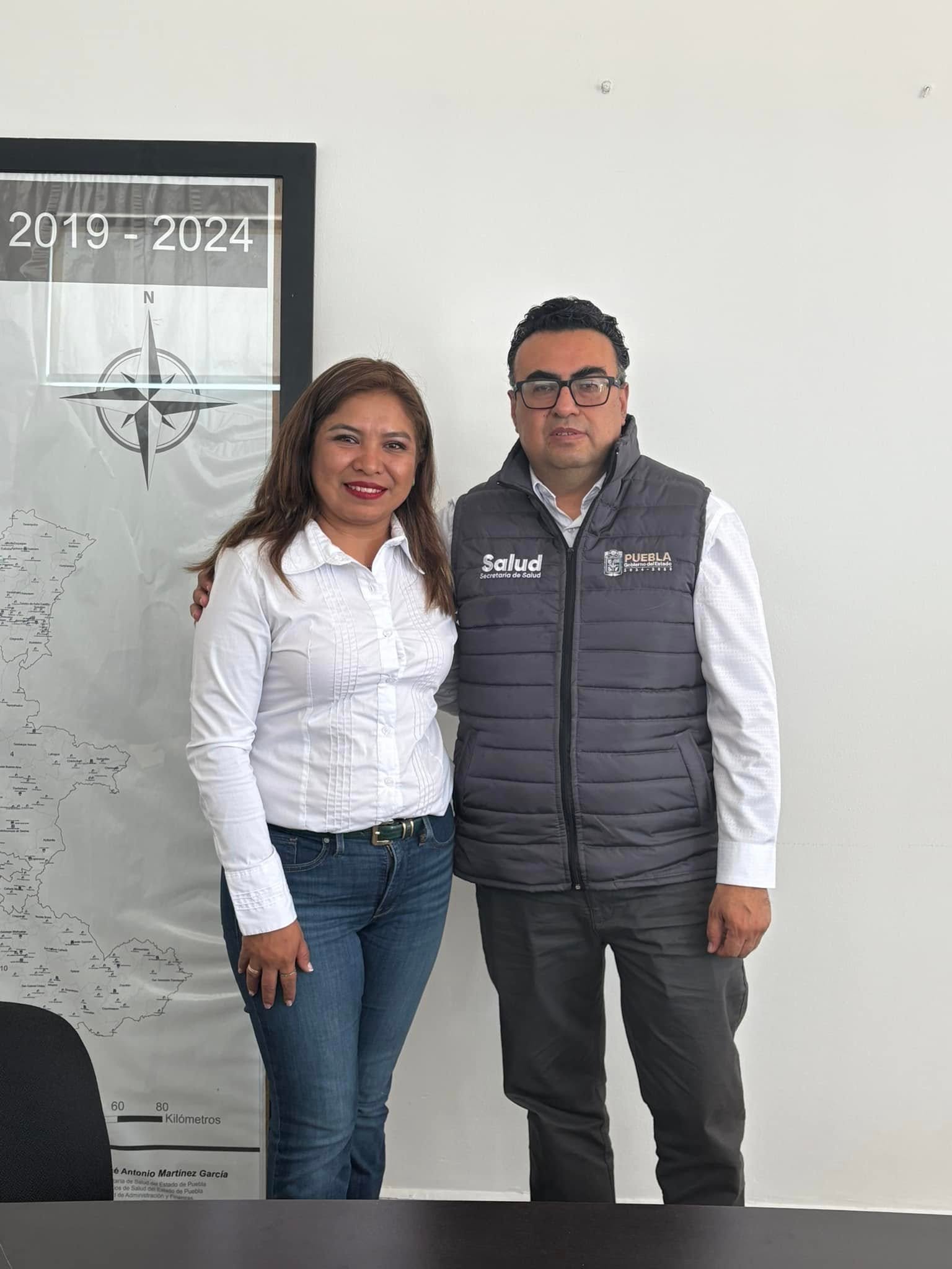 Guadalupe Ortiz y Carlos Olivier gestionan mejoras en salud para Xoxtla