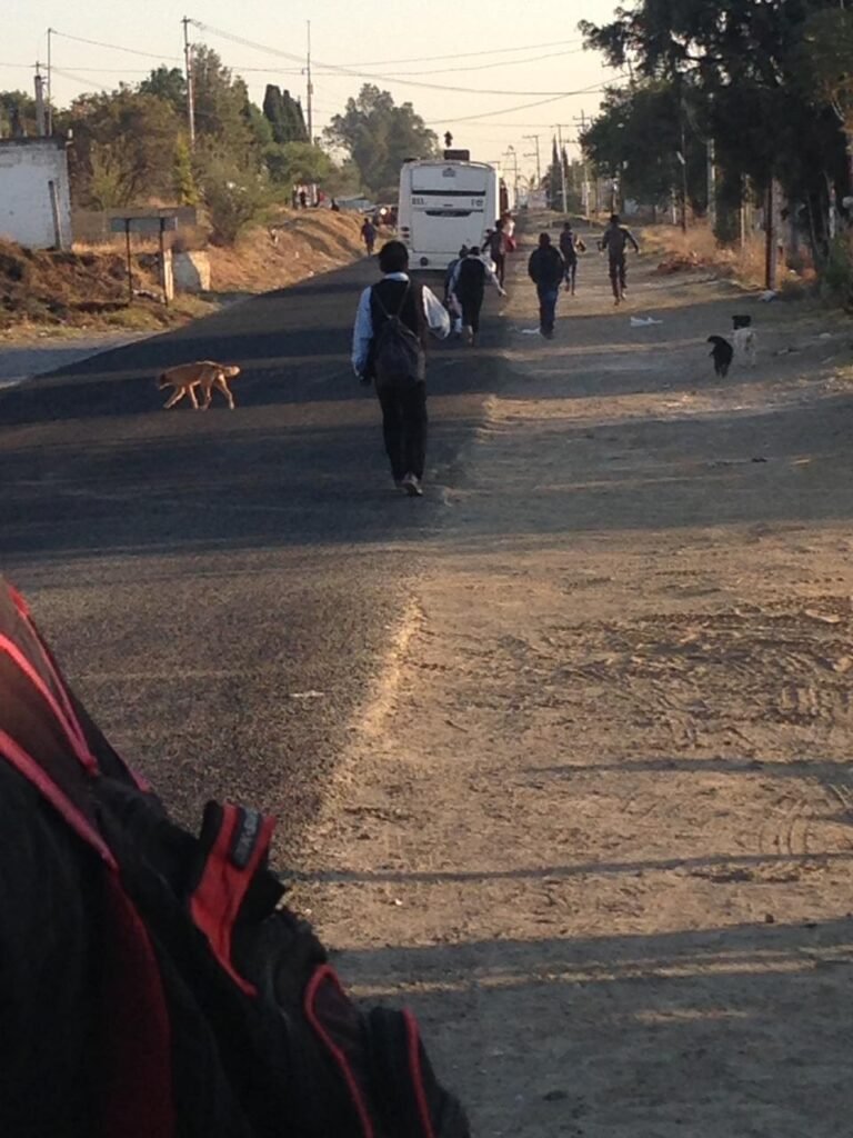 Pobladores de Calpan exigen más concesiones de transporte en Casa Aguayo