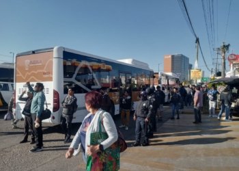 Refuerzan operativos contra taxis pirata en la Vía Atlixcáyotl