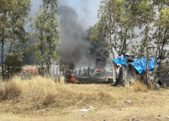 Bomberos de Cuautlancingo controlan incendio en la zona de vías del tren