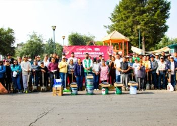 Roberto Solís junto con pobladores de Santa Bárbara colaboran en jornada de mejora urbana