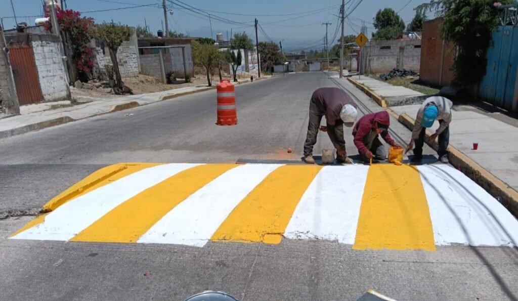 Domingo Arenas refuerza seguridad vial con mantenimiento en vialidades clave