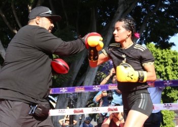 Gaby "La Bonita" Sánchez realiza entrenamiento en el Zócalo de Puebla