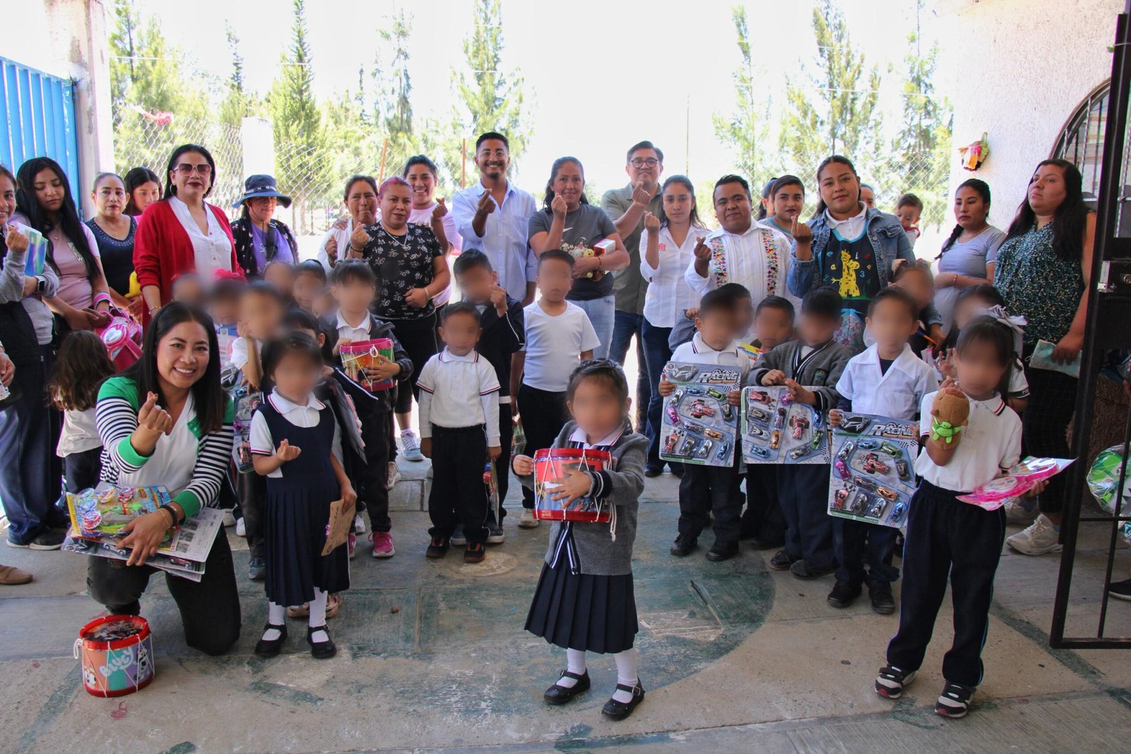 DIF Huejotzingo celebra el Día de la Niña y del Niño con entrega de juguetes