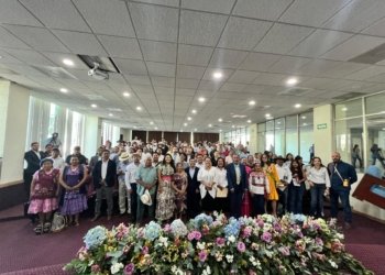 Puebla y Oaxaca fortalecen lazos en la producción artesanal de mezcal