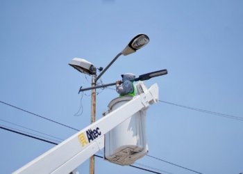 Roberto Solís inicia modernización del alumbrado en Huejotzingo