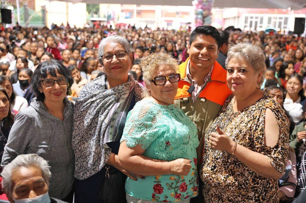 Omar Muñoz honra a las madres de Cuautlancingo
