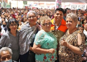 Omar Muñoz honra a las madres de Cuautlancingo