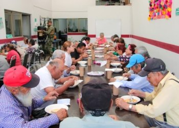 Alegría y convivencia marcan encuentro de Roberto Solís con adultos mayores en Huejotzingo