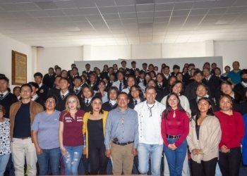 Exfutbolista Gerardo MacFarland motiva a jóvenes de Huejotzingo
