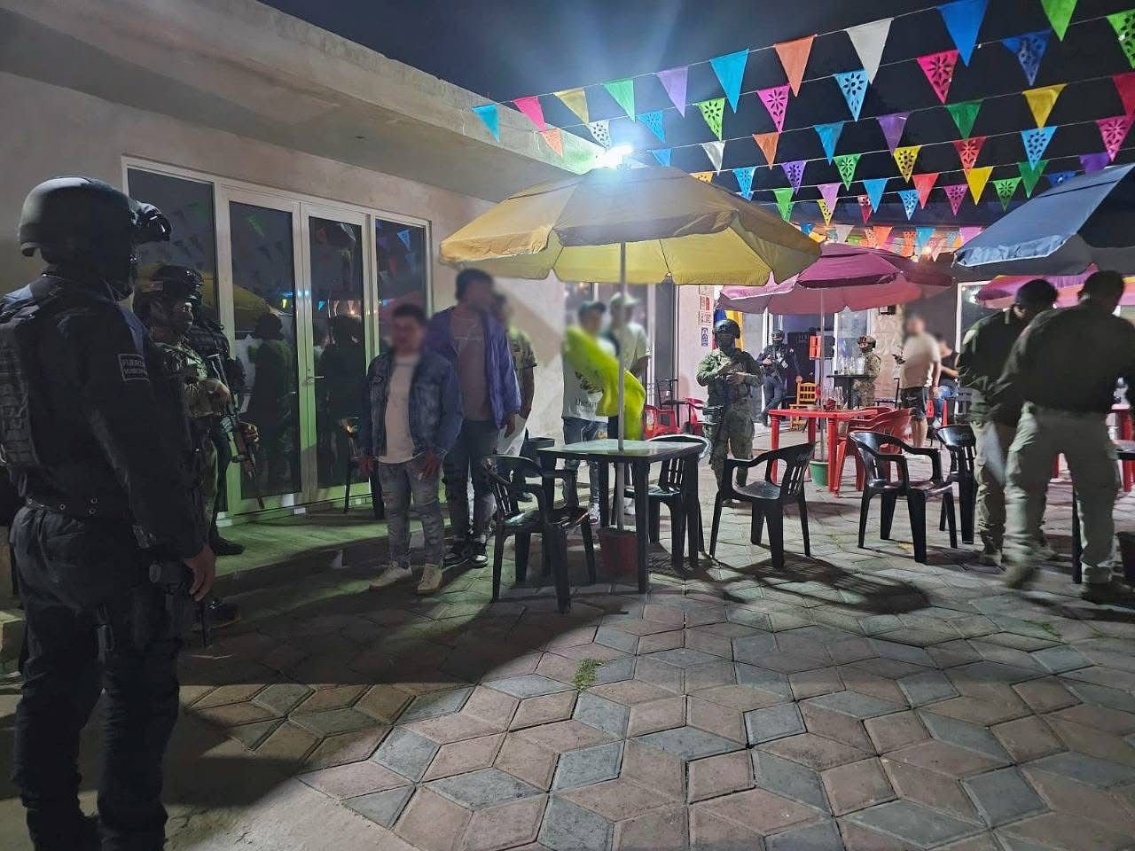 Aseguran a nueve migrantes colombianos en operativo en Cuautlancingo