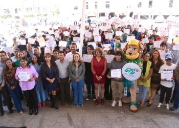 Ayuntamiento de Huejotzingo entrega 100 becas a estudiantes de la UTH gracias a iniciativa de la rectora Mirna Toxqui