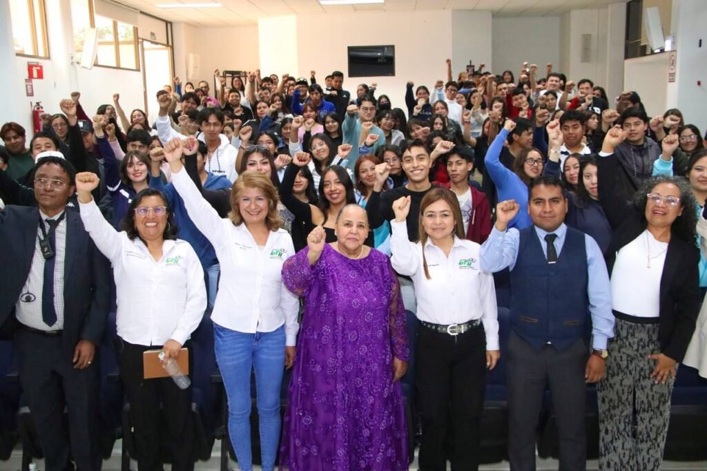 Embajadora de Sudáfrica, Beryl Rose Sisulu, visita la Universidad Tecnológica de Huejotzingo