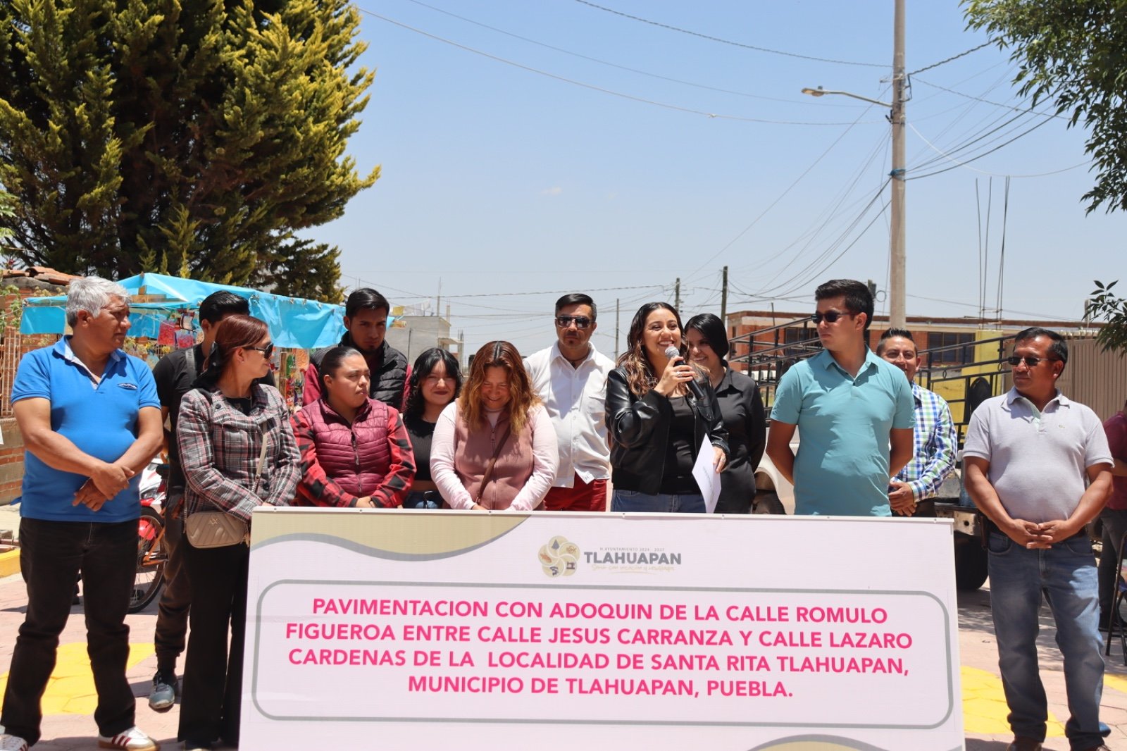 Gobierno de Tlahuapan entrega pavimentación de calle Rómulo Figueroa