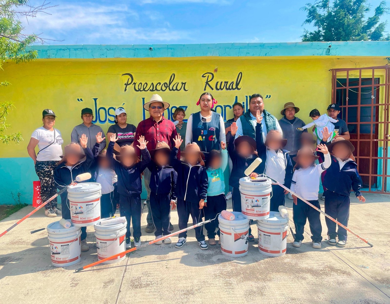 Roberto Solis lleva el programa “Coloreando la Educación” a San Miguel Tianguizolco