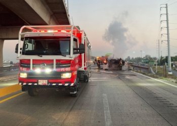Volcadura de tráiler colapsa autopista México–Puebla por más de seis horas