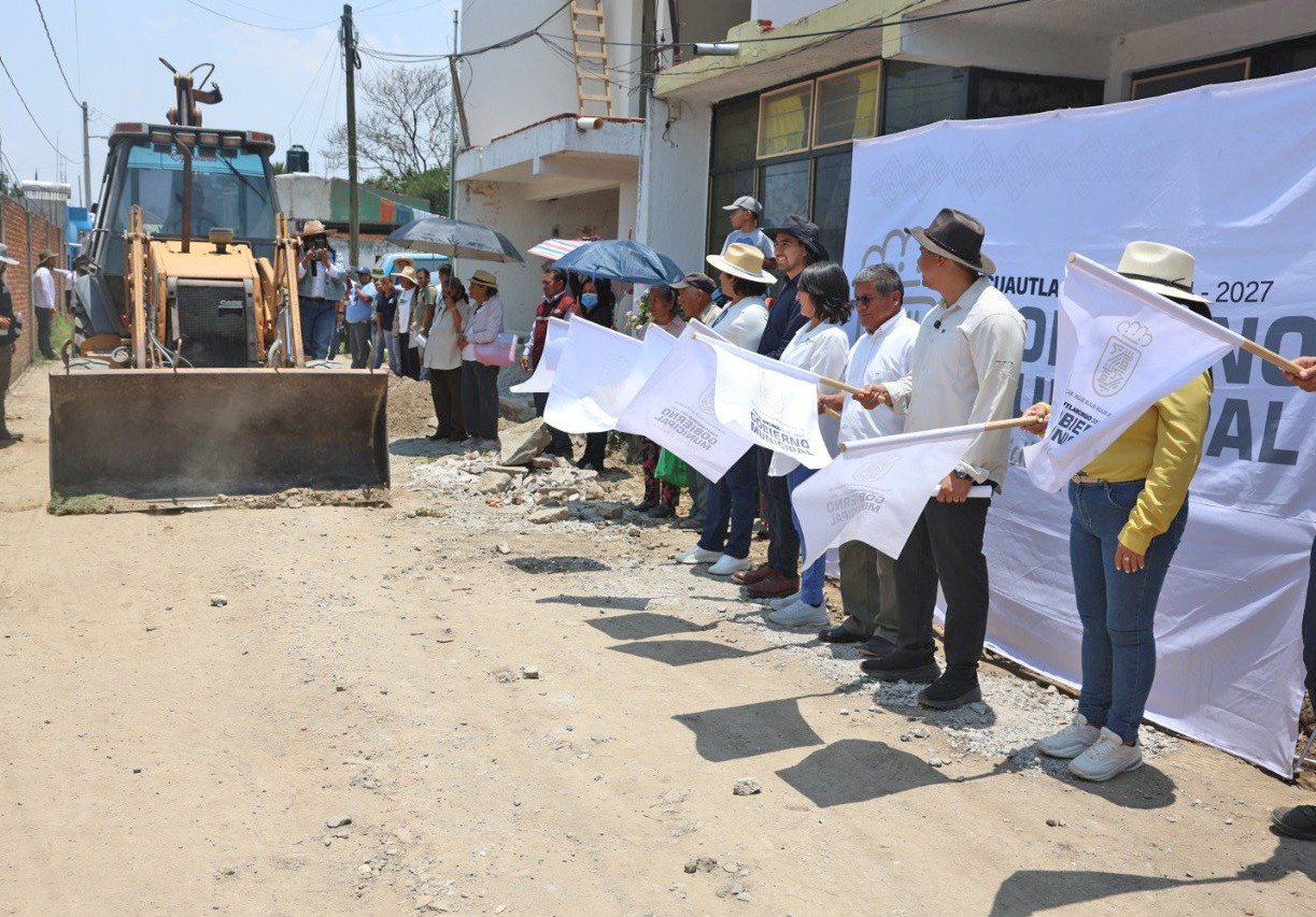 Inicia pavimentación en privada 16 de Septiembre en San Lorenzo Almecatla, Cuautlancingo