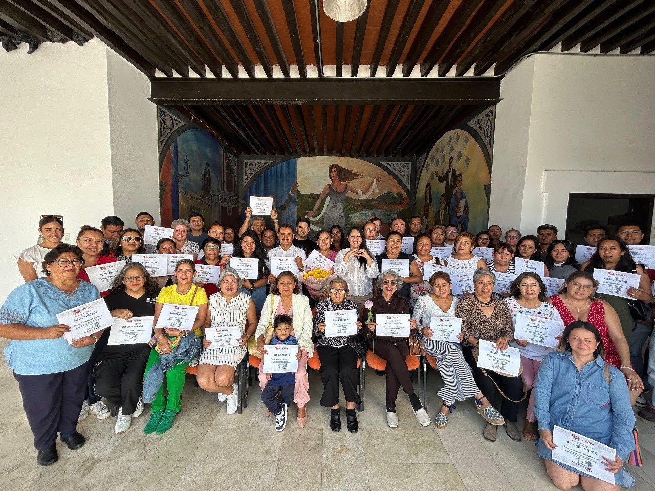 San Pedro Cholula celebra el Día del Maestro reconociendo a docentes municipales