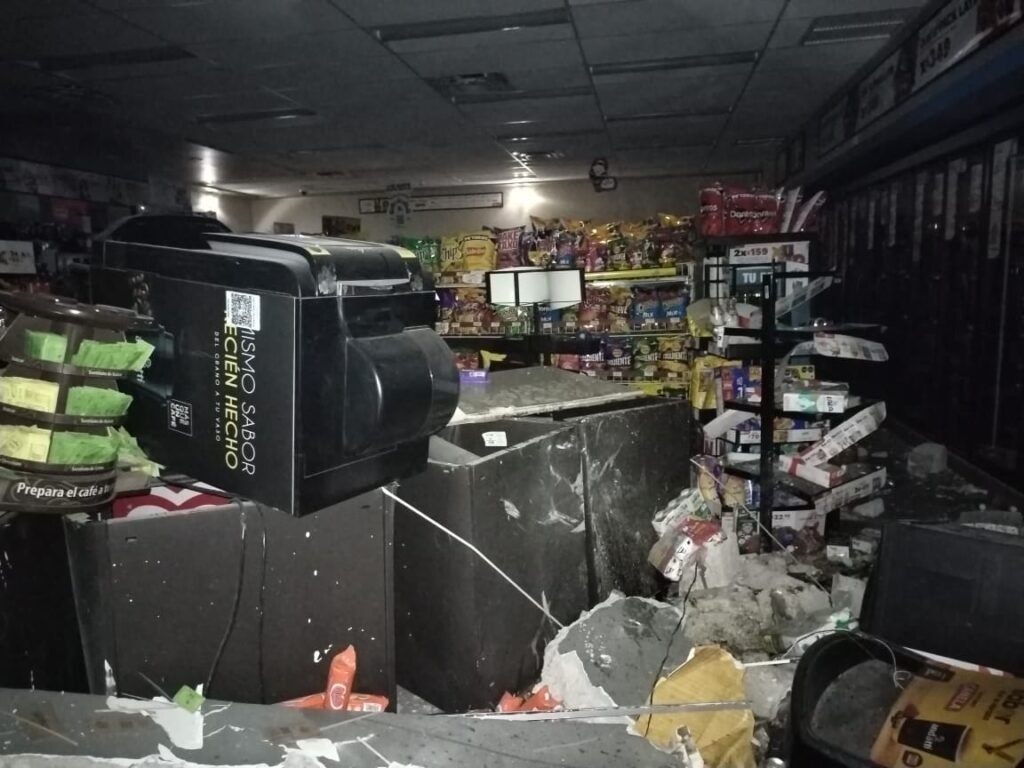 Se estrelló contra un Oxxo en Cuautlancingo