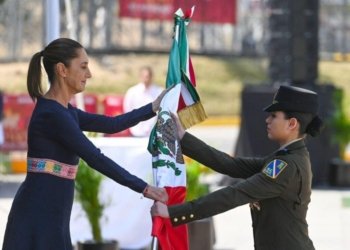 Sheinbaum hace historia en Puebla: encabeza desfile del 5 de Mayo como primera presidenta