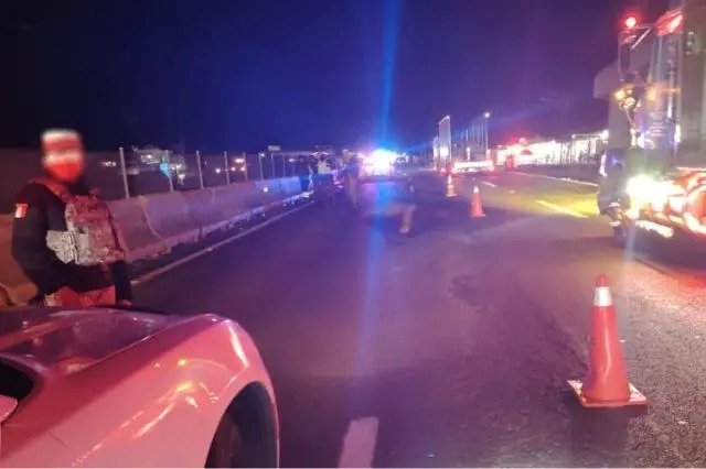 Motociclista muere al caer de un puente a la autopista México–Puebla