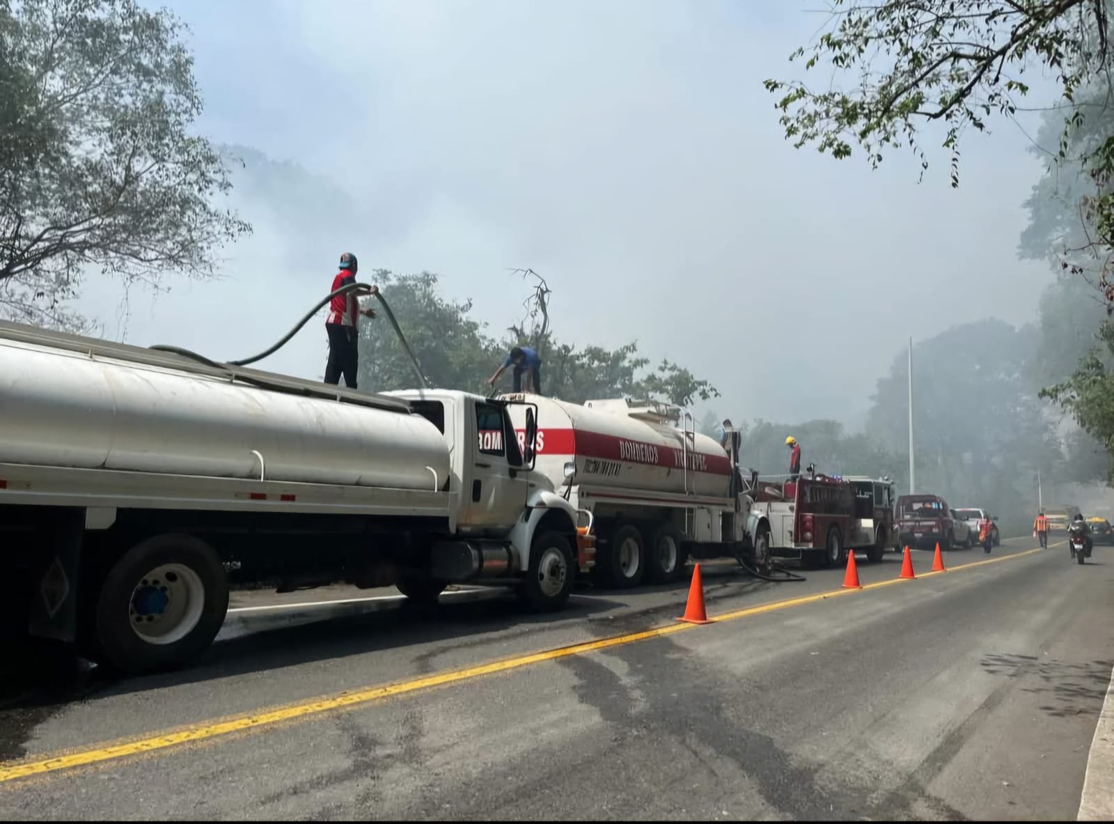Incendio en basurero de Xicotepec cumple cinco días y provoca alerta ciudadana