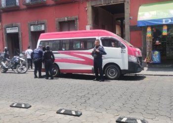 Muere hombre dentro del transporte público en el Centro Histórico de Puebla